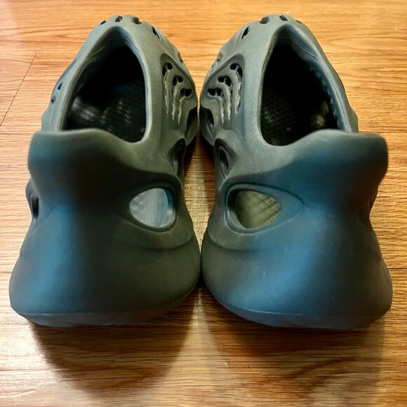 Yeezy Foam Runner Onyx – Men’s Size US 11– Excellent Condition – Black Slip-On - Picture 4 of 9
